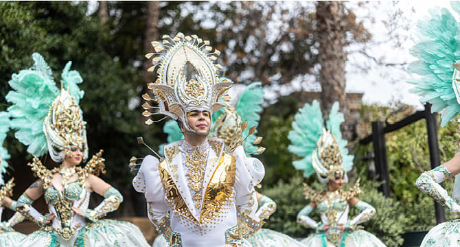 animacion-calle-carnaval-espectaculo-portaventura